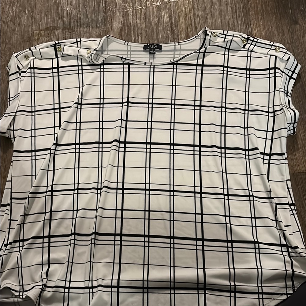 Ava & Viv Black and White Boxy Cap Sleeve Blouse